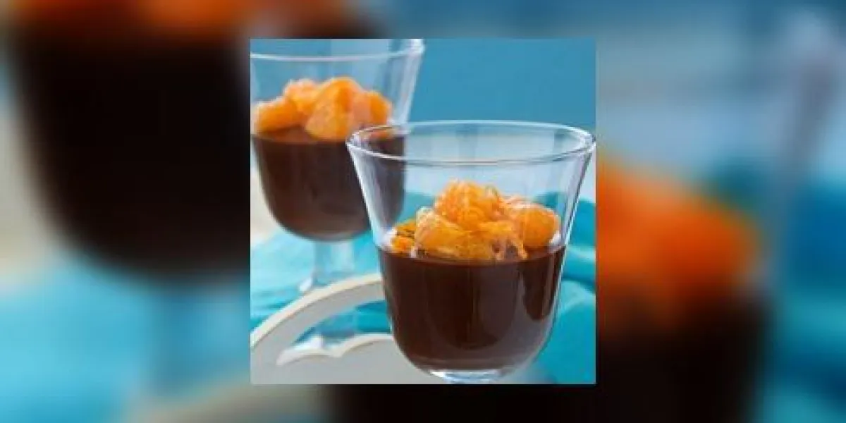 mousse au chocolat avec des oranges dans un verre mousse au chocolat avec des oranges dans un verre