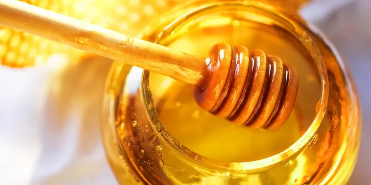 miel, fond, sur, les, abeille, nid d'abeille, fond miel, morceau, dans, verre, pot, et, nids d'abeilles